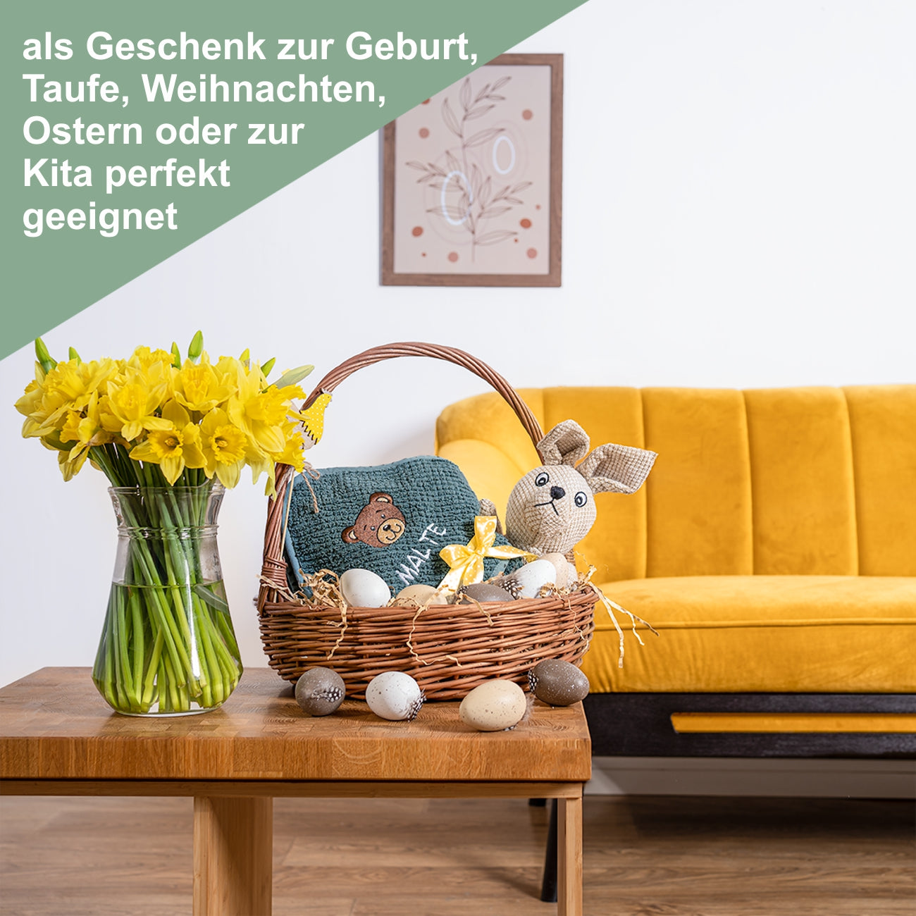personalisiertes Handtuch im Körbchen als Geschenk zu Ostern