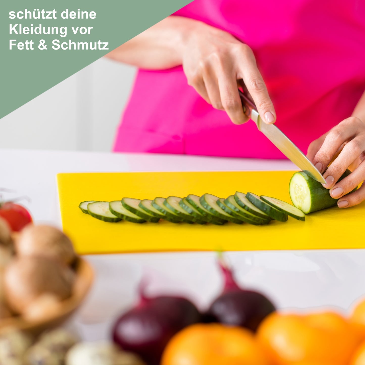 Kochschürze als Schutz vor Fett und Schmutz beim Schneiden