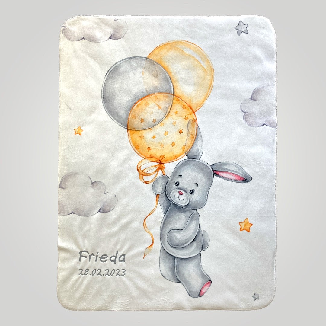 Hase Ballon Babydecke mit Namen bestickt von wolimbo