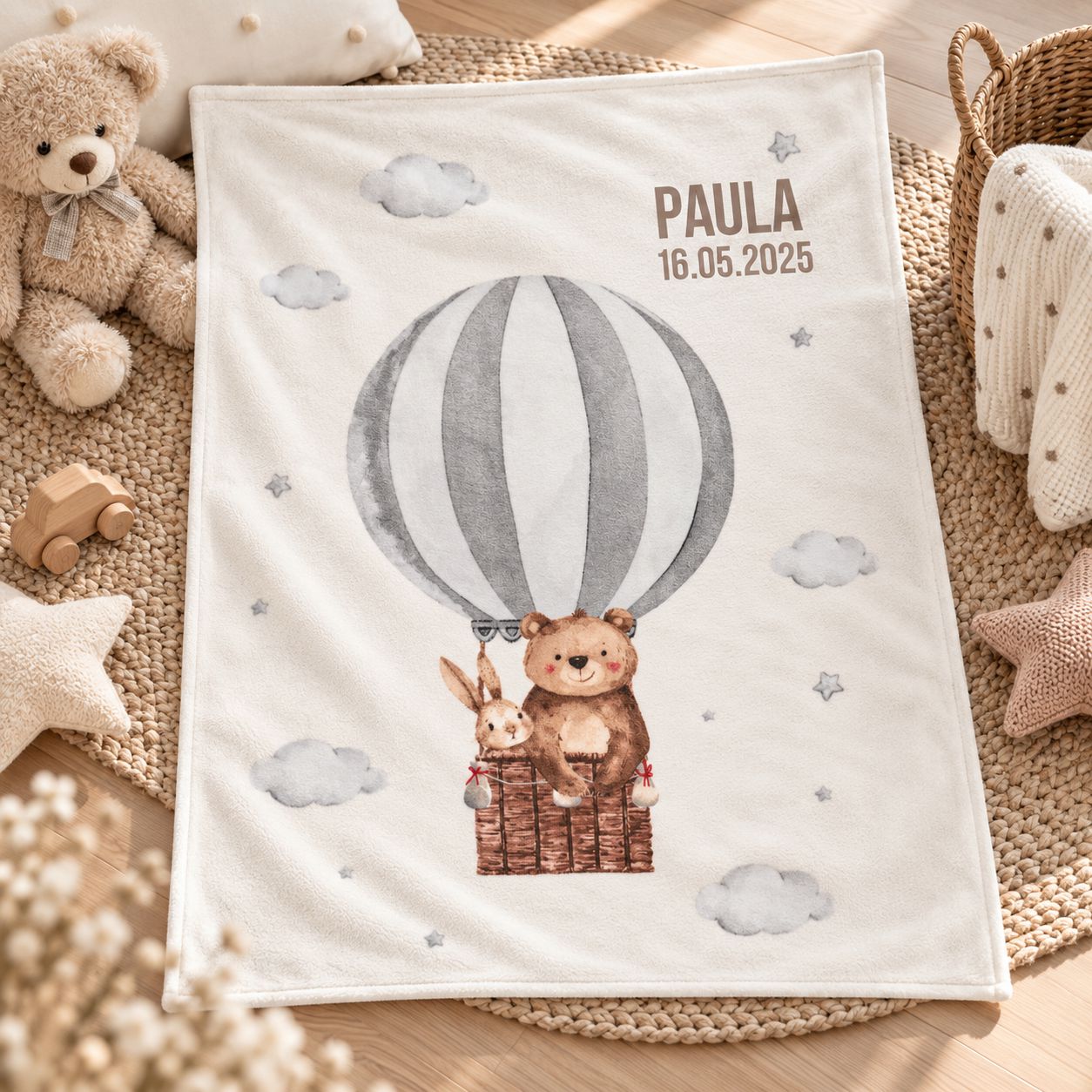 Babydecke mit Ballonfahrt-Motiv mit Bär und Hase