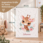 Babydecke mit Giraffenmotiv und Namen in der Größe 75 x 100 cm