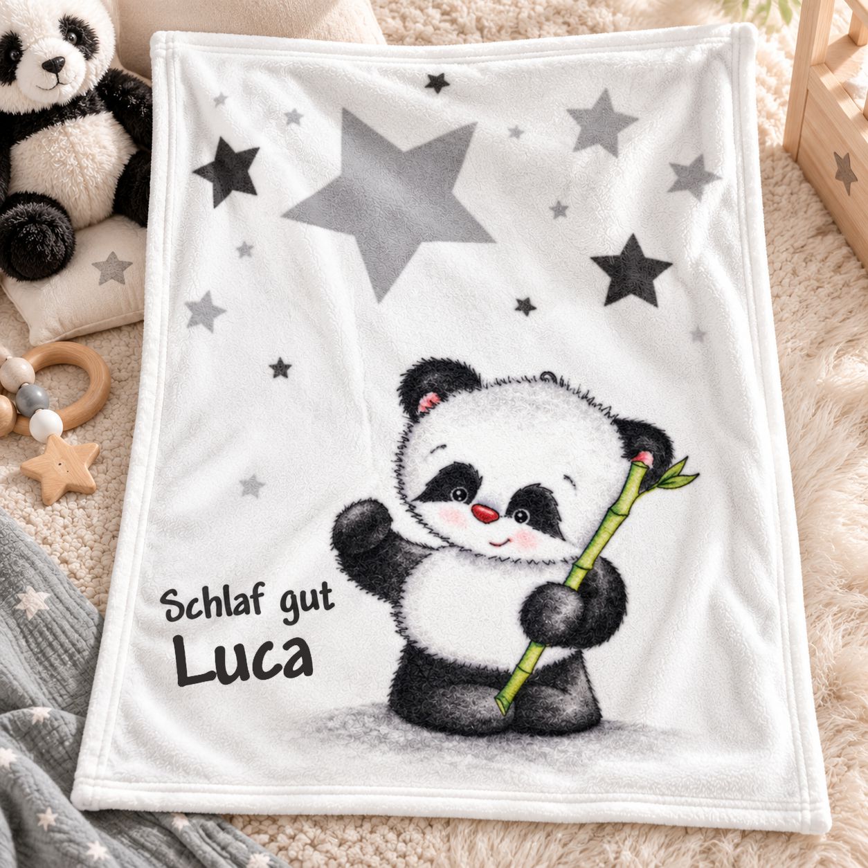 Weiße Kinderdecke mit Panda-Motiv und personalisiertem Namen Luca
