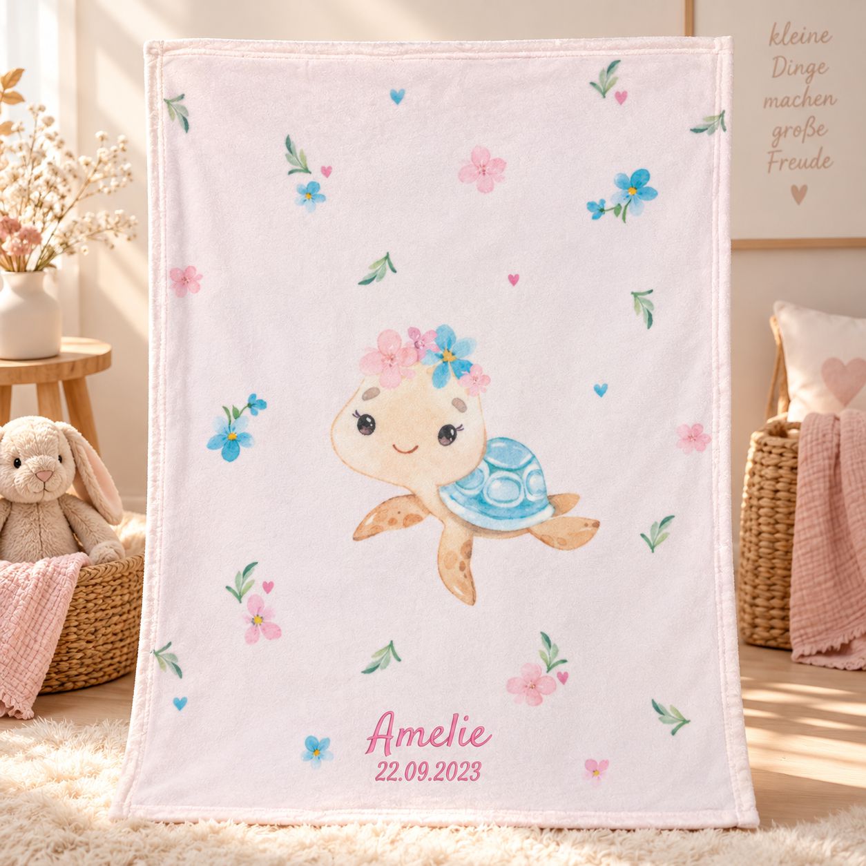 Rosa Babydecke mit Schildkrötenmotiv und personalisierter Namensstickerei