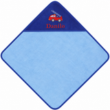 Hellblaues Kapuzenhandtuch mit dunkelblauer Kapuze, Feuerwehrmotiv und gesticktem Namen
