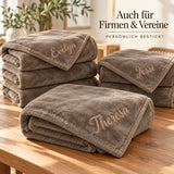 Wohndecken mit Namen bestickt für Firmen und Vereine als Geschenk