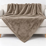 Kuscheldecke in taupe 150 × 200 cm ohne Personalisierung