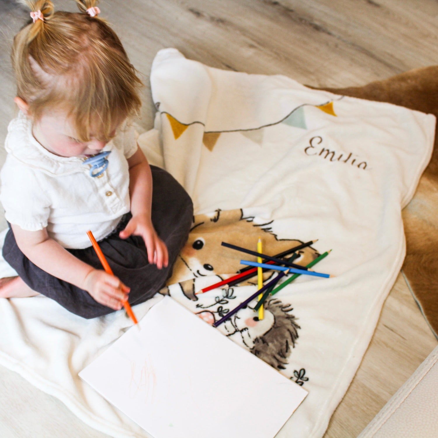 Beispiel Babydecke Waldfreunde mit Namen bestickt Emilia