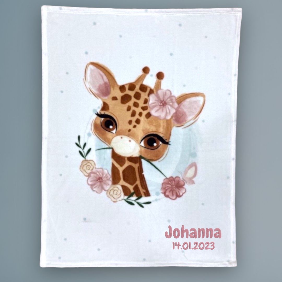 Giraffen Babydecke mit Namen bestickt von wolimbo