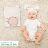 Baby mit Kuscheldecke mit Namen