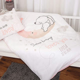 Babybettwäsche Hase mit Namen bestickt auf Bett