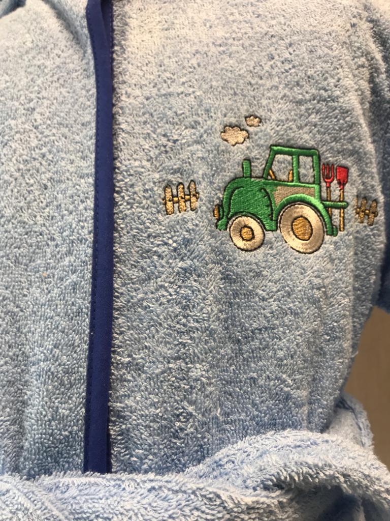 detailansicht Traktor Bademantel mit NAmen