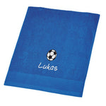 Beispiel Handtuch mit Fußball Motiv und Namen bestickt von Wolimbo