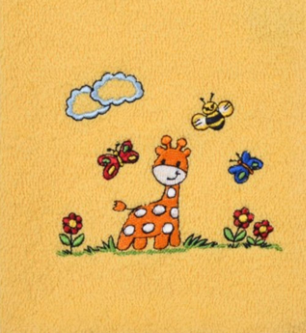 Detailansicht Poncho mit Namen bestickt Giraffe Motiv